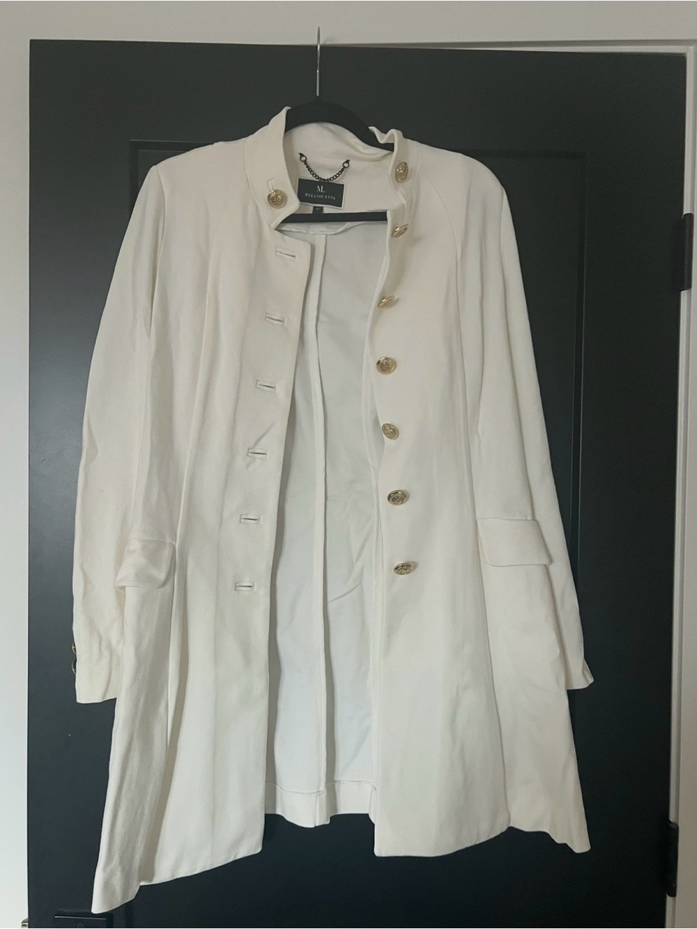 Melanie Lyne White Single-Breasted Trench Coat with Gold Buttons